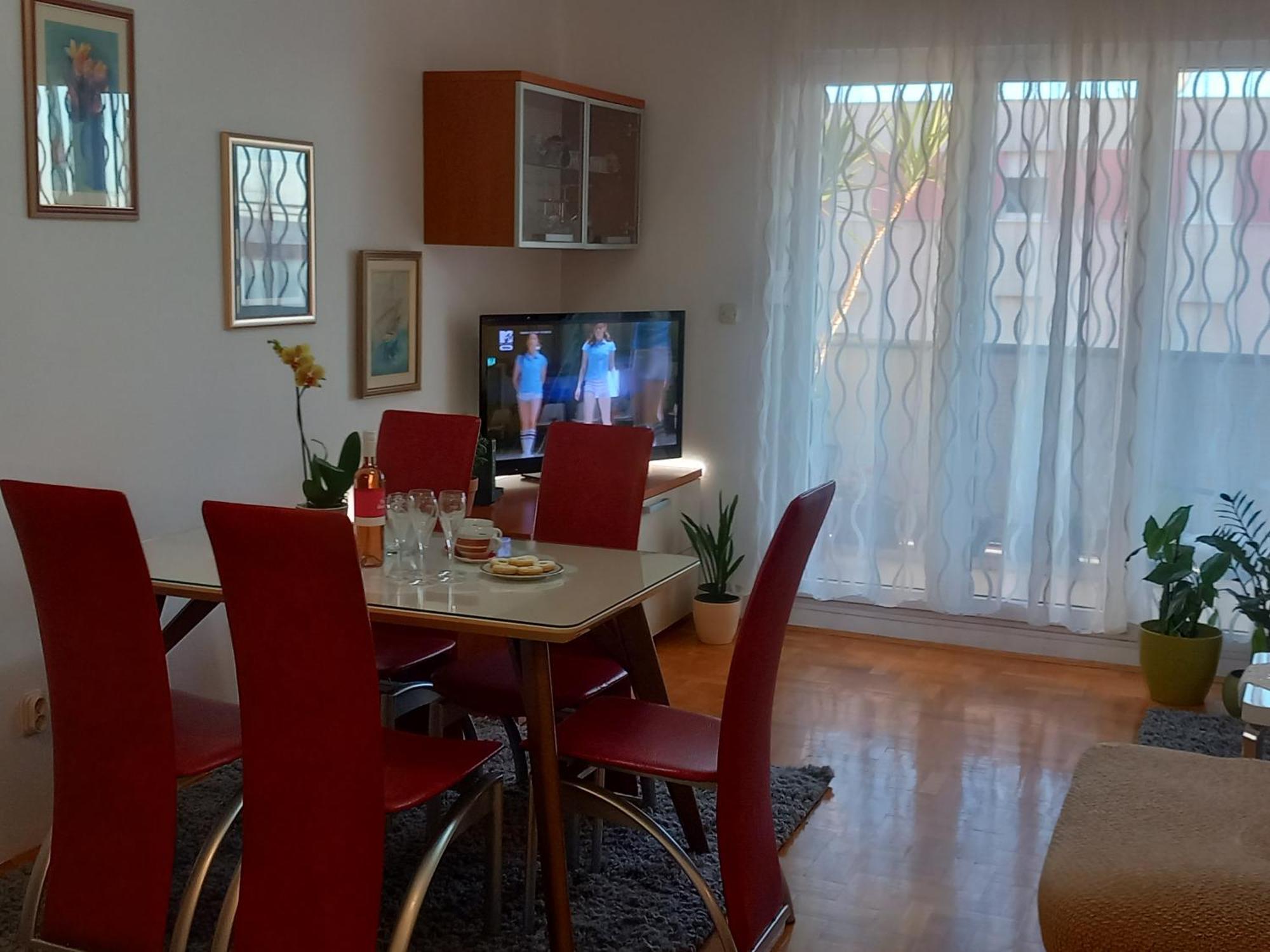 Apartment Harmony - Pleasant And Comfortable Place With A Balcony And A Secured Garage Split Exteriör bild