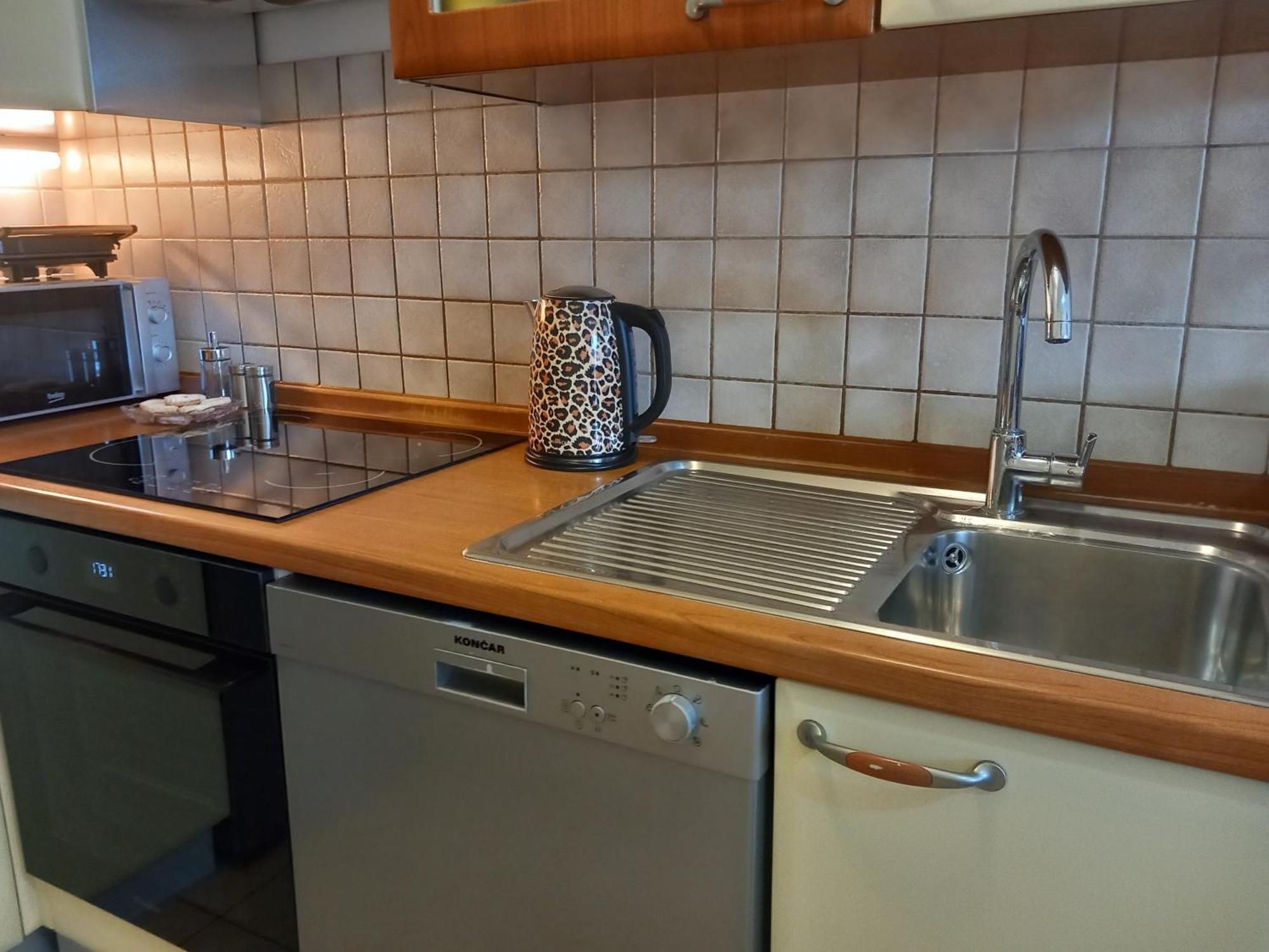 Apartment Harmony - Pleasant And Comfortable Place With A Balcony And A Secured Garage Split Exteriör bild