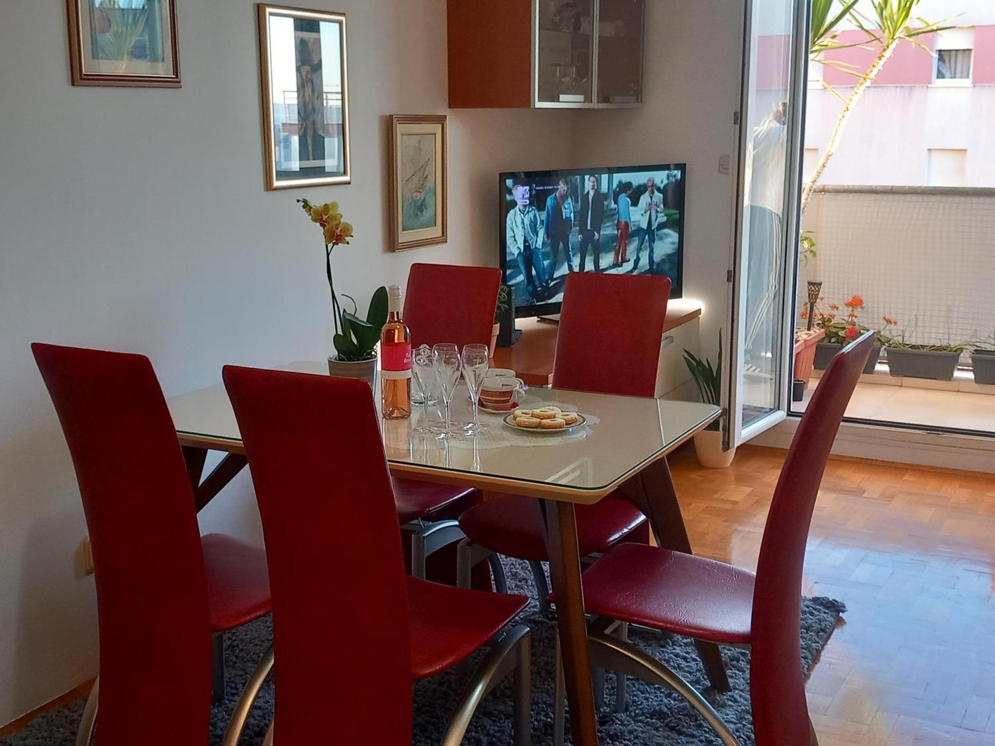 Apartment Harmony - Pleasant And Comfortable Place With A Balcony And A Secured Garage Split Exteriör bild