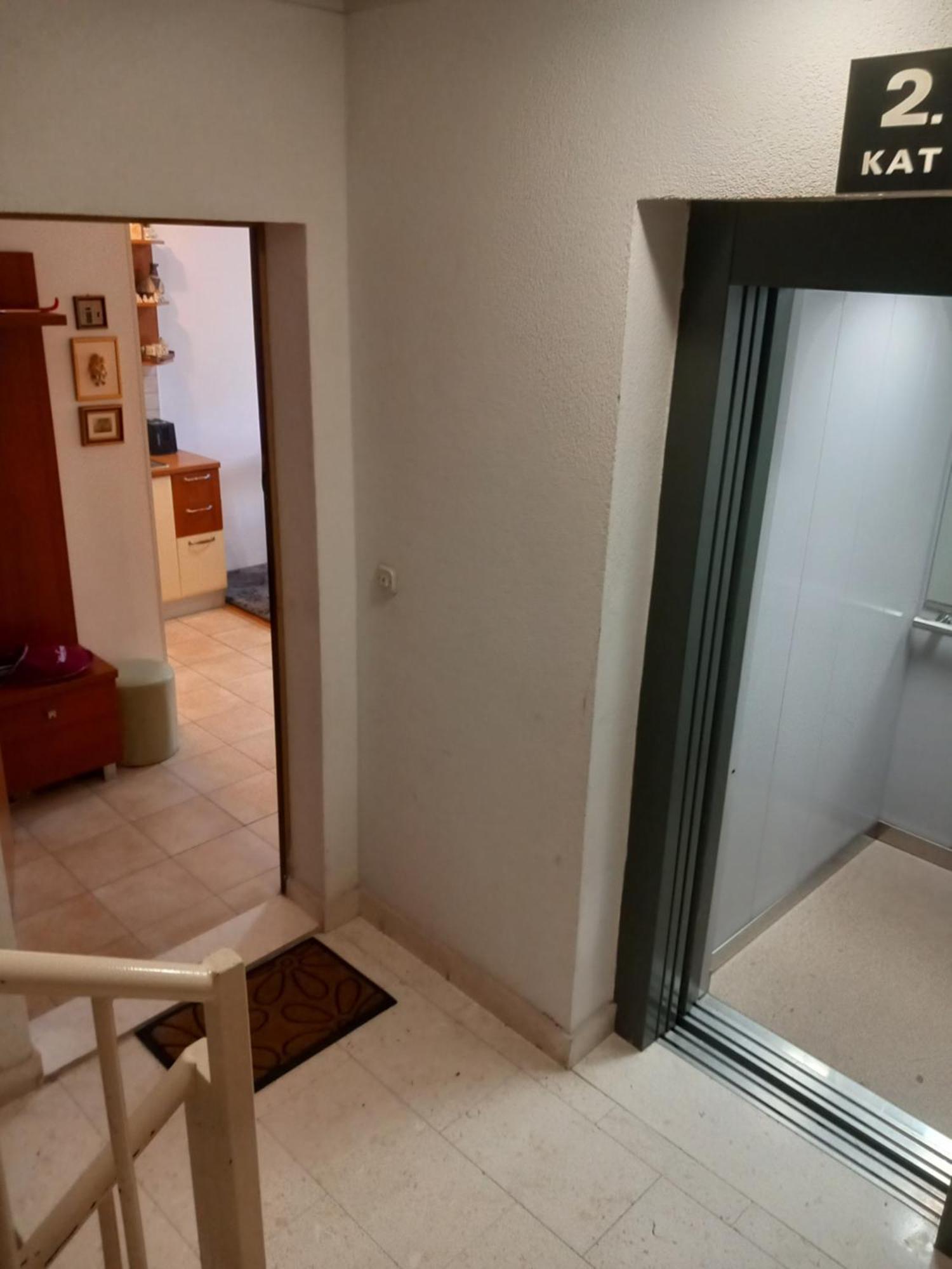 Apartment Harmony - Pleasant And Comfortable Place With A Balcony And A Secured Garage Split Exteriör bild